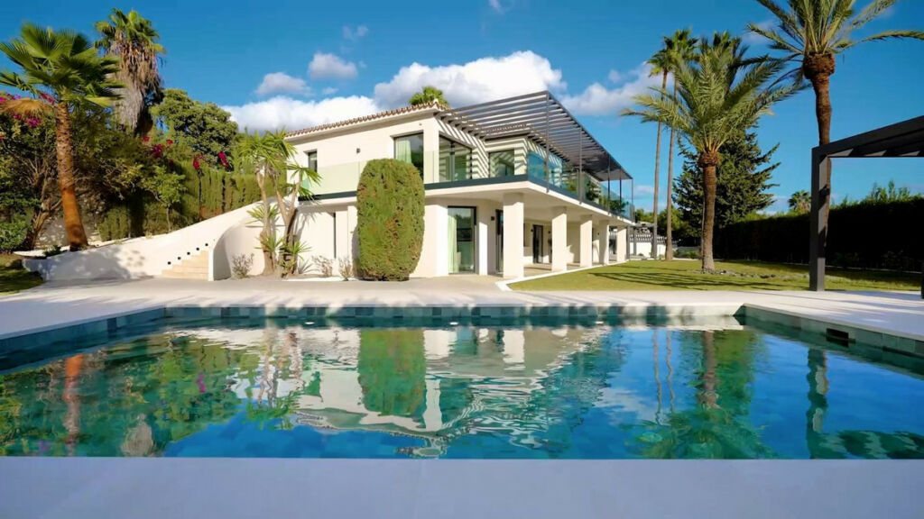 Detached Villa The Golden Mile Málaga - image 3