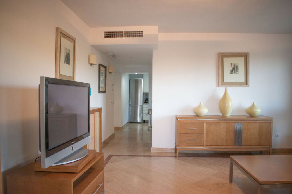 Ground Floor Apartment Río Real Málaga - image 3