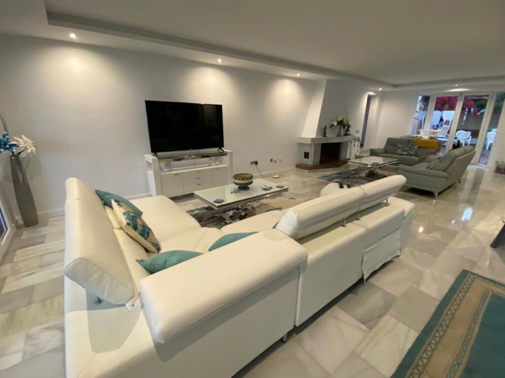 Detached Villa Calahonda Málaga - image 3