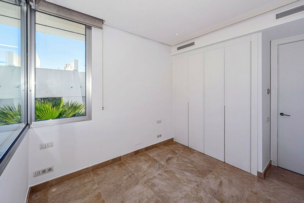 Semi-Detached House Río Real Málaga - image 30