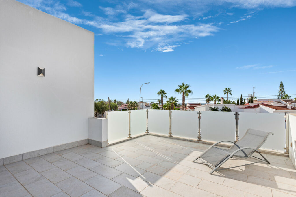 Detached Villa Ciudad Quesada Alicante - image 30
