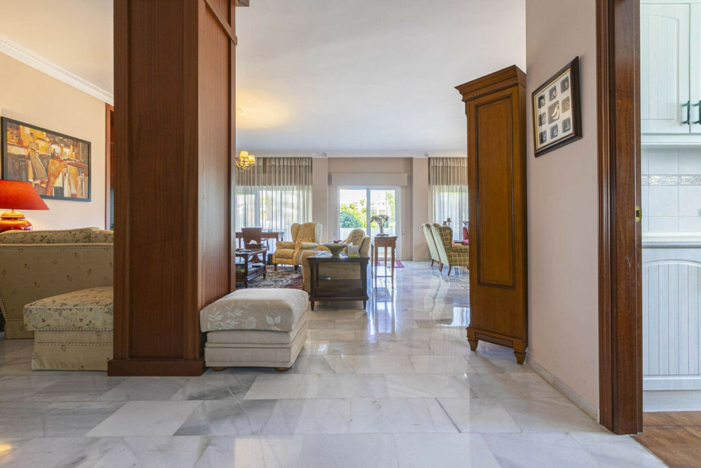 Middle Floor Apartment Nueva Andalucía Málaga - image 31