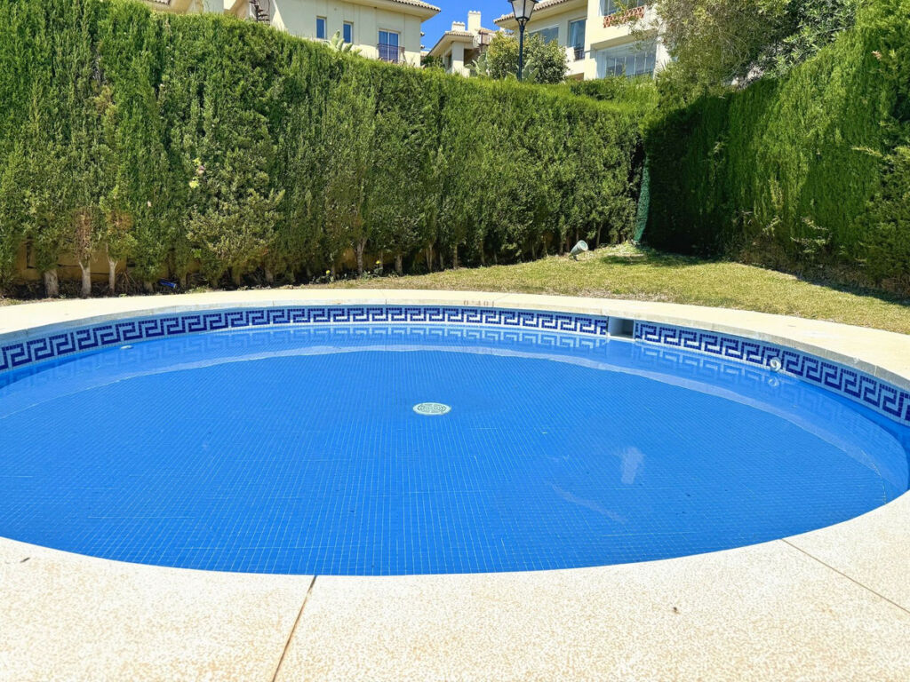 Middle Floor Apartment Selwo Málaga - image 31