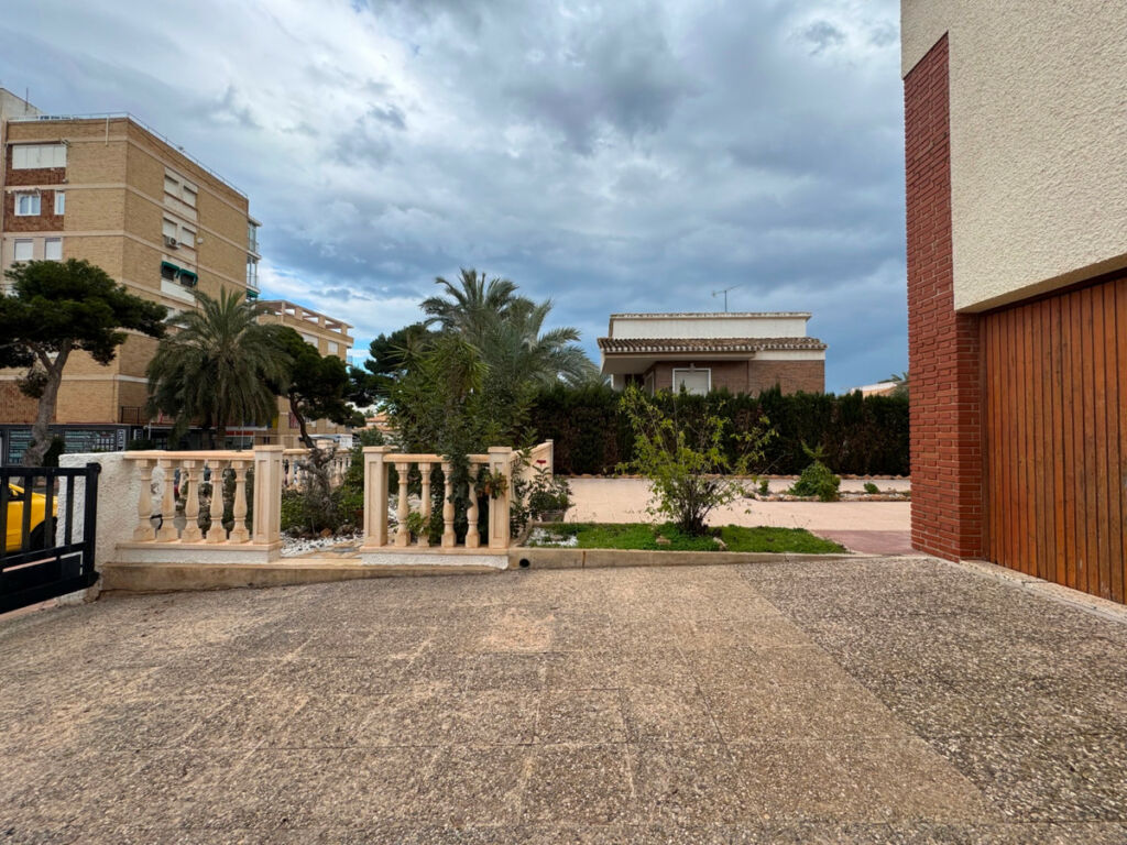 Detached Villa La Zenia Alicante - image 34