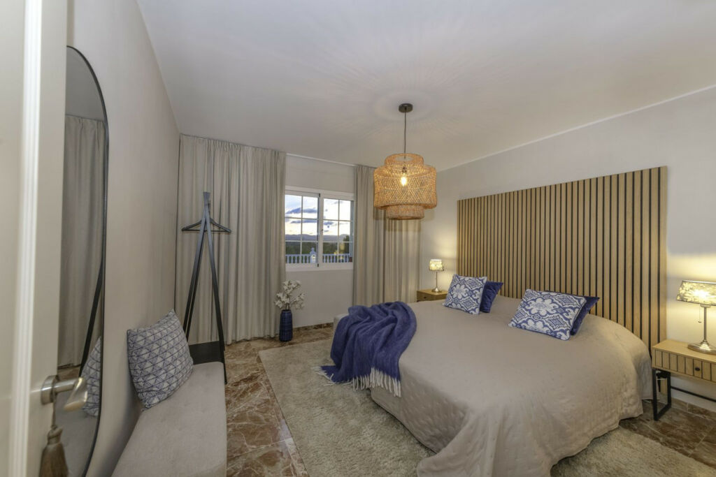 Detached Villa Sierrezuela Málaga - image 31