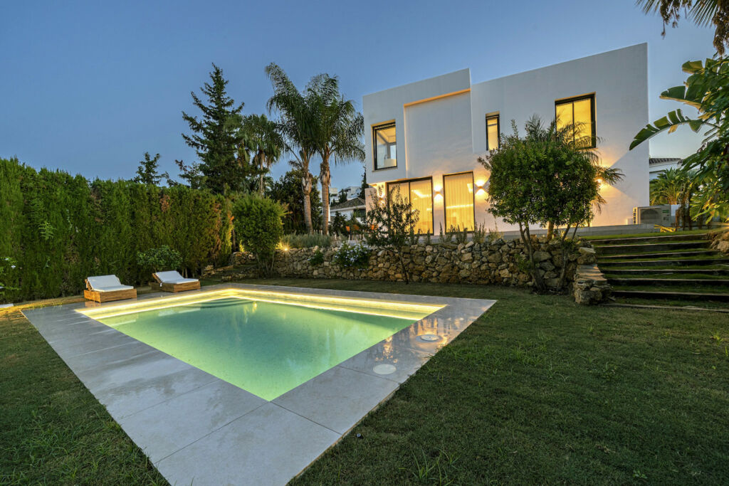 Detached Villa Nueva Andalucía Málaga - image 31