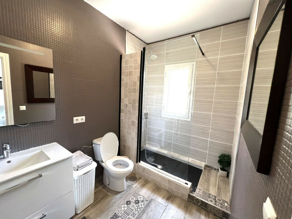 Detached Villa Canillas de Aceituno Málaga - image 32
