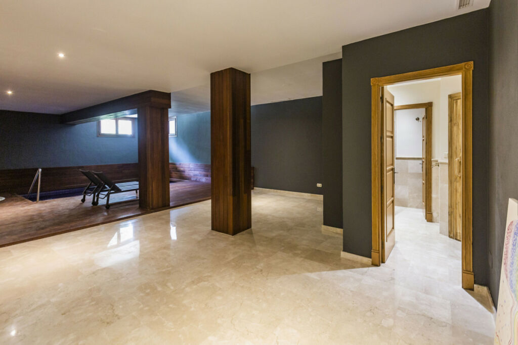 Detached Villa El Madroñal Málaga - image 32