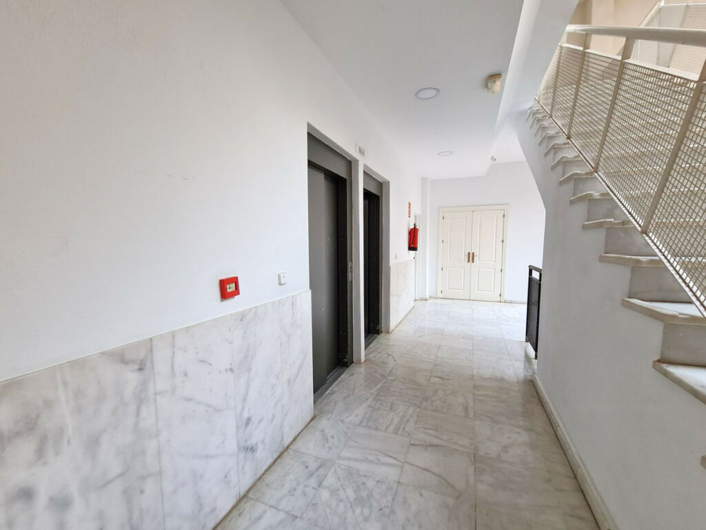 Middle Floor Apartment Estepona Málaga - image 32