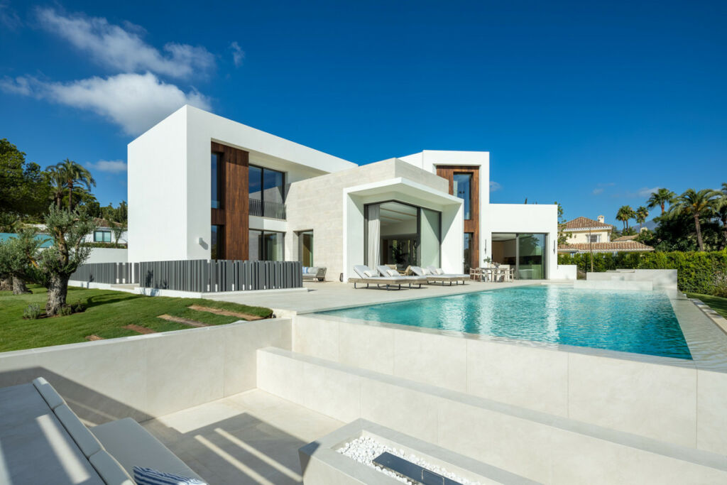 Detached Villa Nueva Andalucía Málaga - image 32