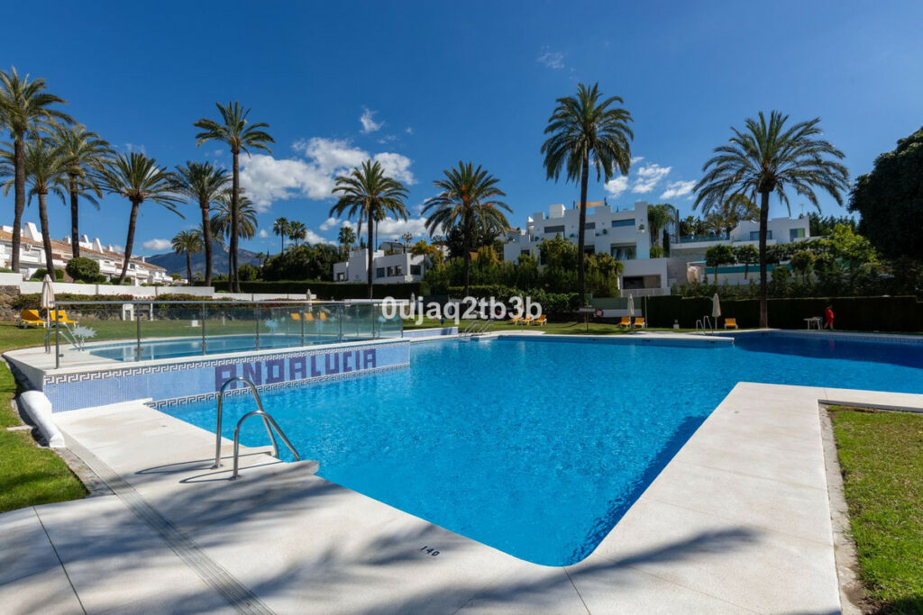 Top Floor Apartment Nueva Andalucía Málaga - image 35