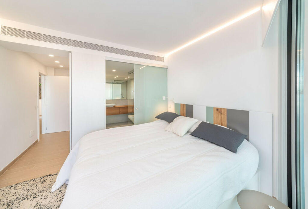 Middle Floor Apartment Carvajal Málaga - image 33