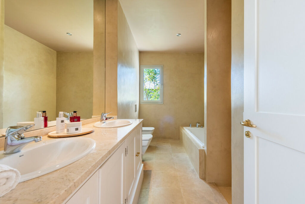 Detached Villa Sotogrande Cádiz - image 33