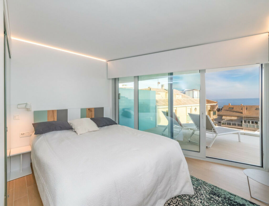 Middle Floor Apartment Carvajal Málaga - image 34