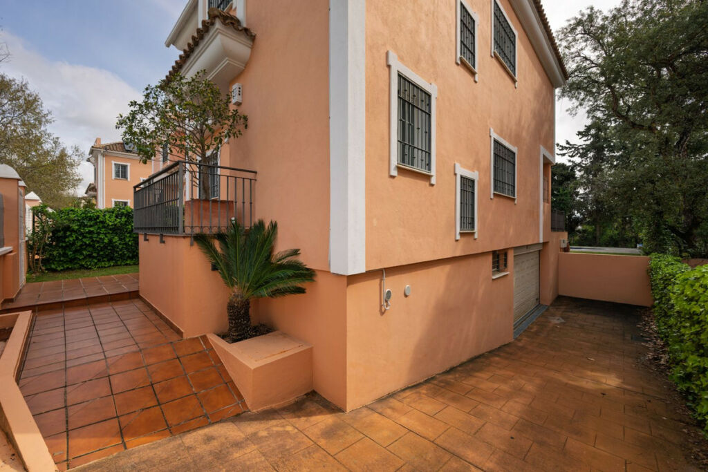 Detached Villa Elviria Málaga - image 38