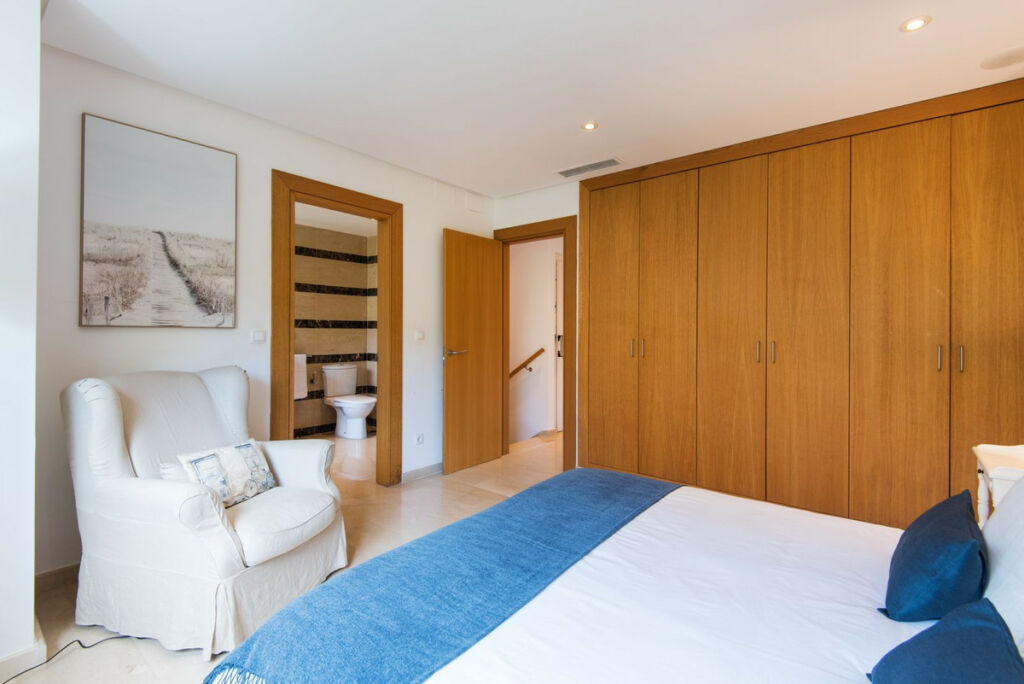 Townhouse Nagüeles Málaga - image 36