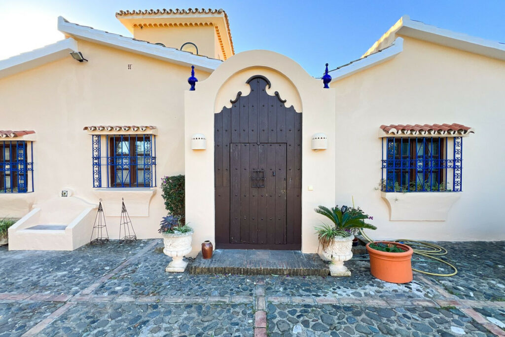 Detached Villa Estepona Málaga - image 36