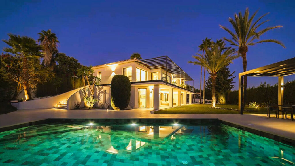 Detached Villa The Golden Mile Málaga - image 37