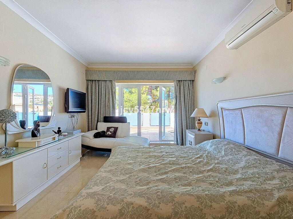Detached Villa Moraira Alicante - image 37