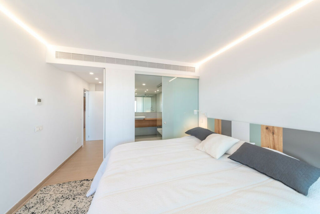 Middle Floor Apartment Carvajal Málaga - image 37