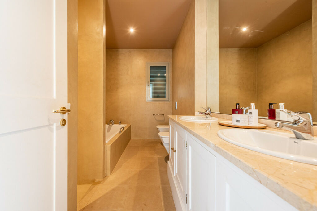 Detached Villa Sotogrande Cádiz - image 37