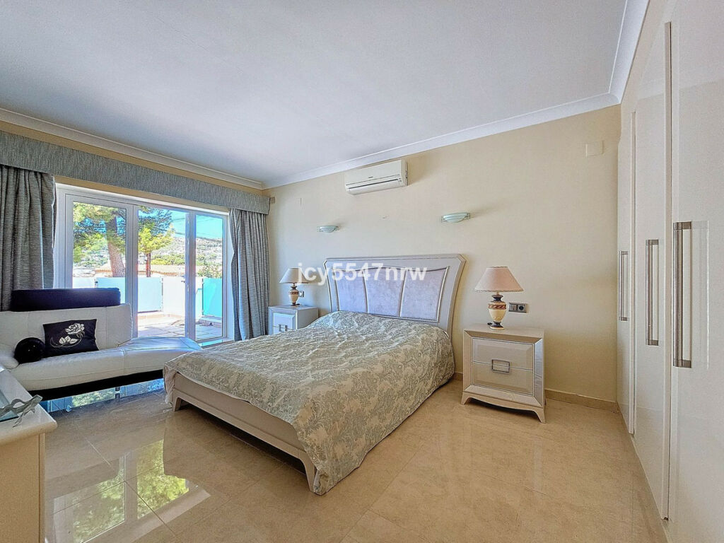 Detached Villa Moraira Alicante - image 38