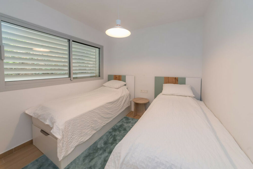 Middle Floor Apartment Carvajal Málaga - image 39