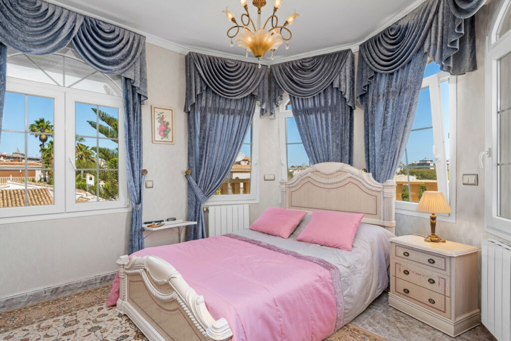 Detached Villa Playa Flamenca Alicante - image 39