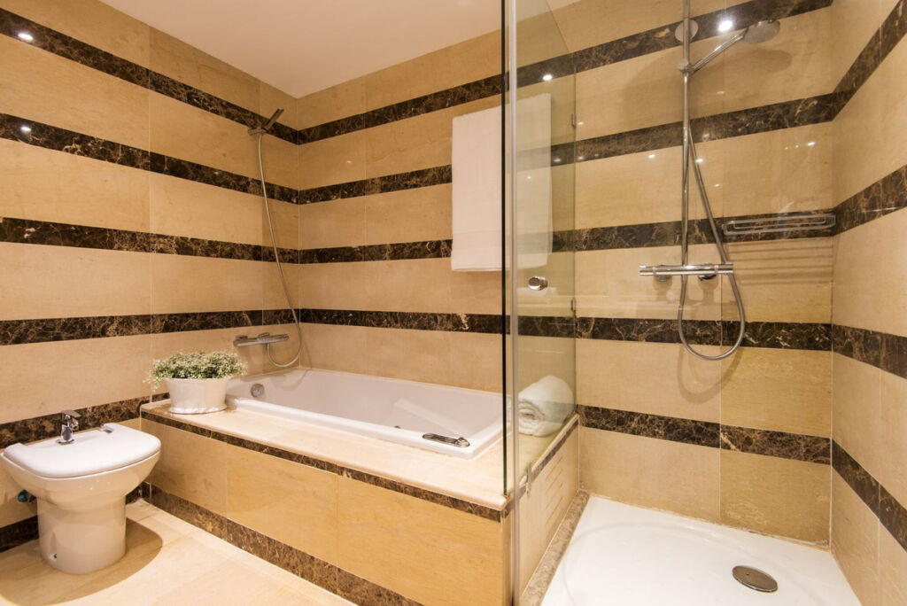 Townhouse Nagüeles Málaga - image 39