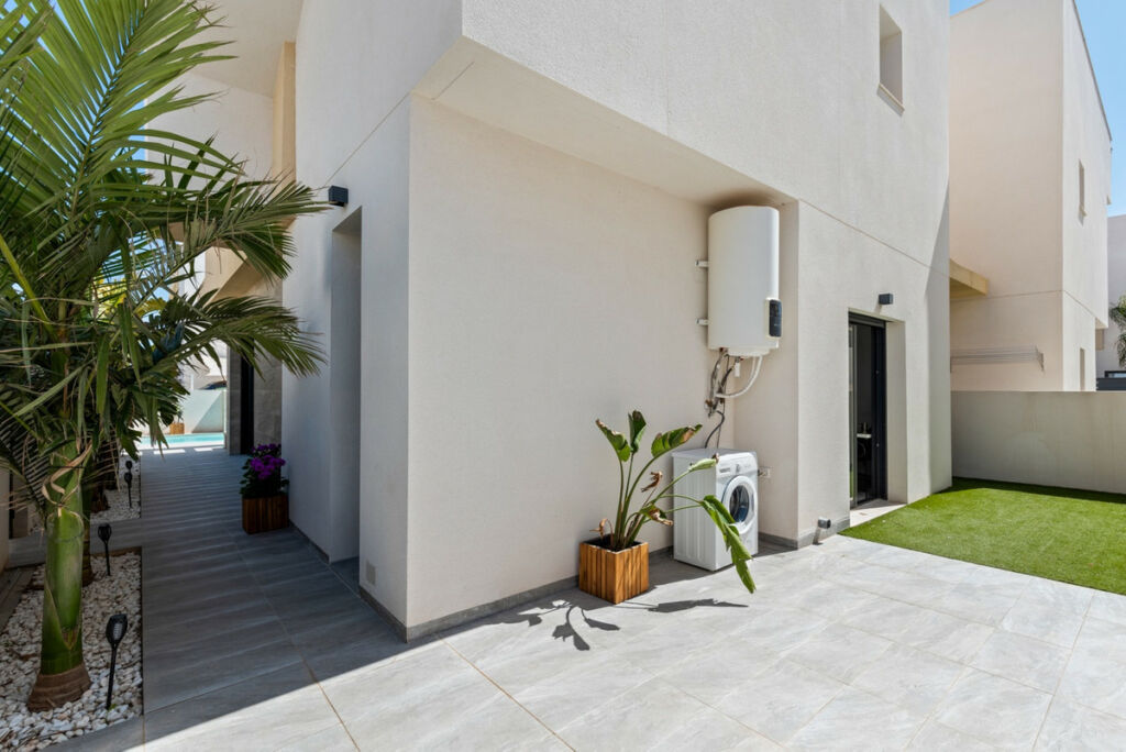 Detached Villa Los Montesinos Alicante - image 38