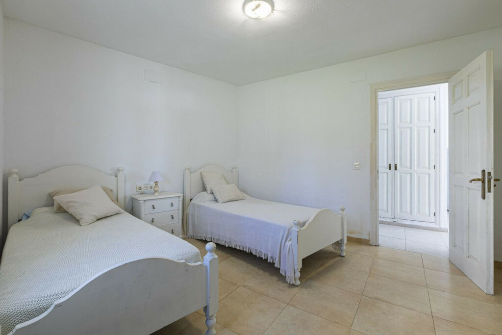 Ground Floor Apartment Calahonda Málaga - image 4