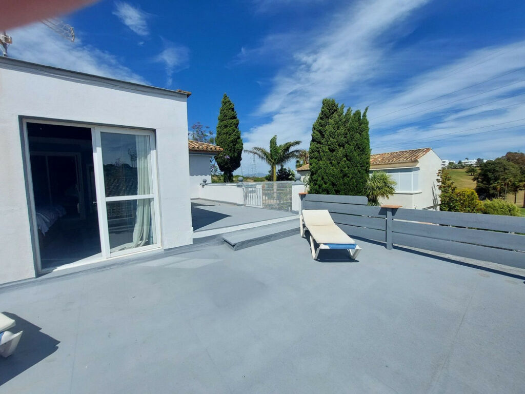 Detached Villa Estepona Málaga - image 4