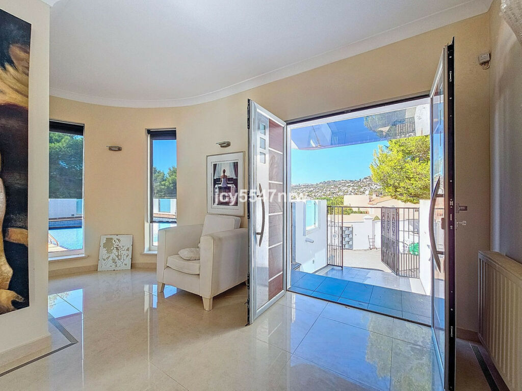 Detached Villa Moraira Alicante - image 4