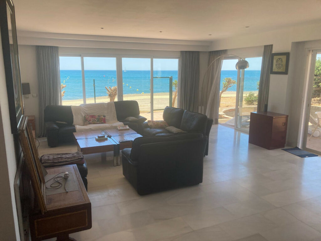 Townhouse Estepona Málaga - image 4
