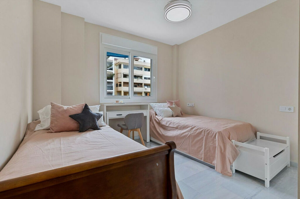 Middle Floor Apartment Fuengirola Málaga - image 4