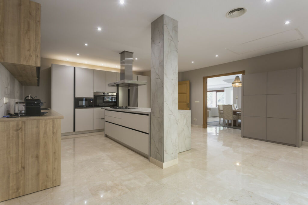 Detached Villa El Madroñal Málaga - image 4