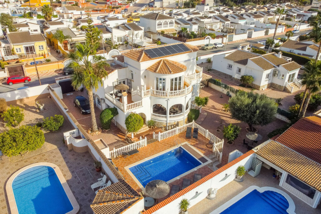 Detached Villa Torrevieja Alicante - image 4