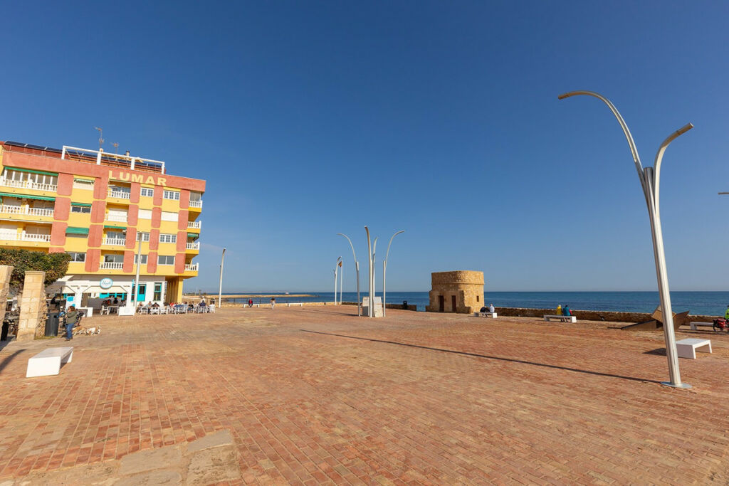 Middle Floor Apartment La Mata Alicante - image 4