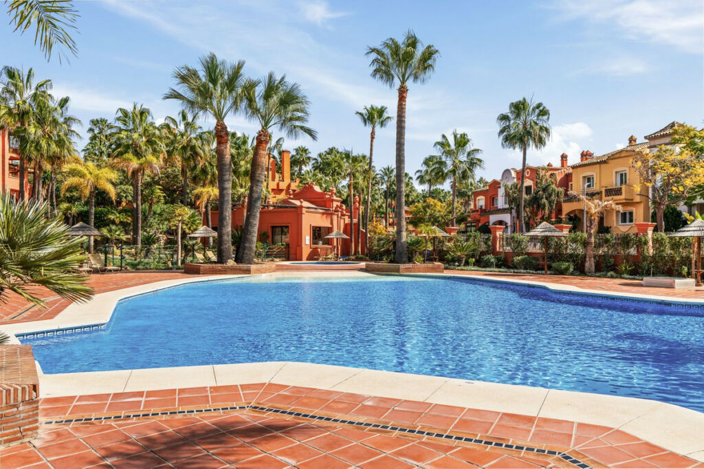 Ground Floor Apartment Puerto Banús Málaga - image 4