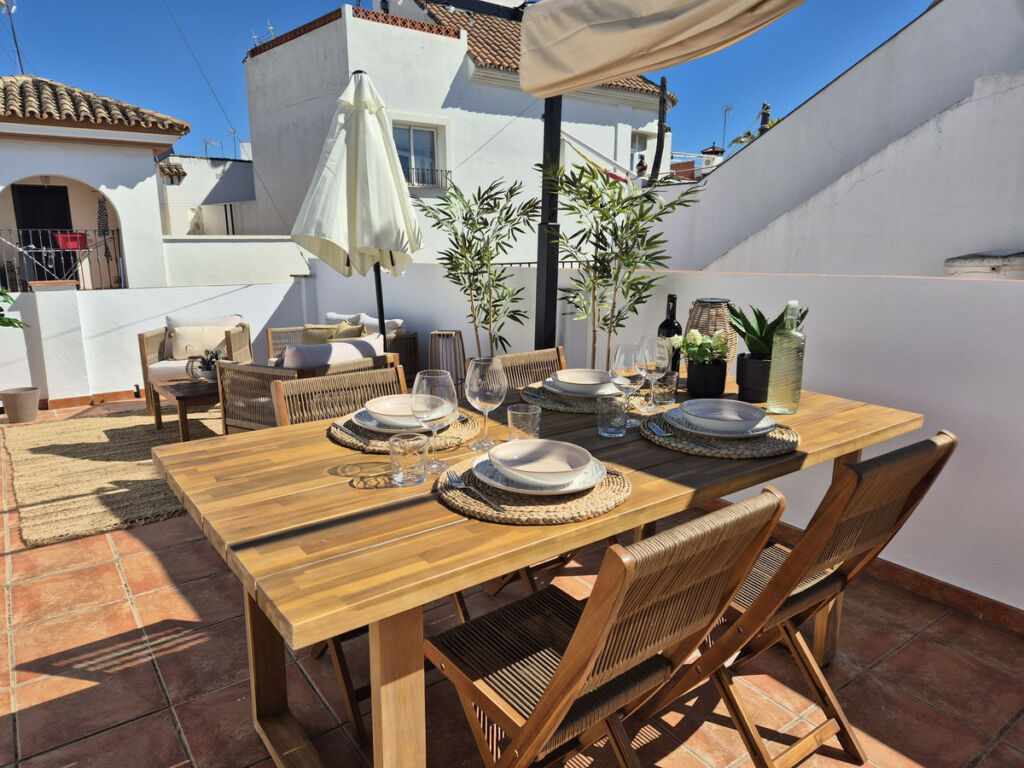 Middle Floor Apartment Estepona Málaga - image 4