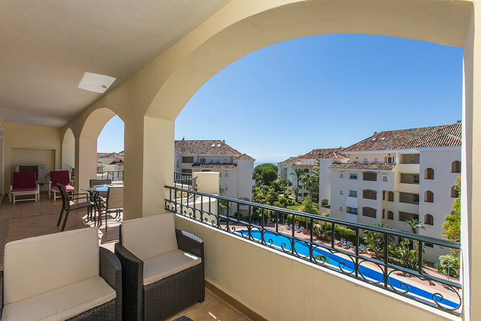 Middle Floor Apartment Elviria Málaga - image 4