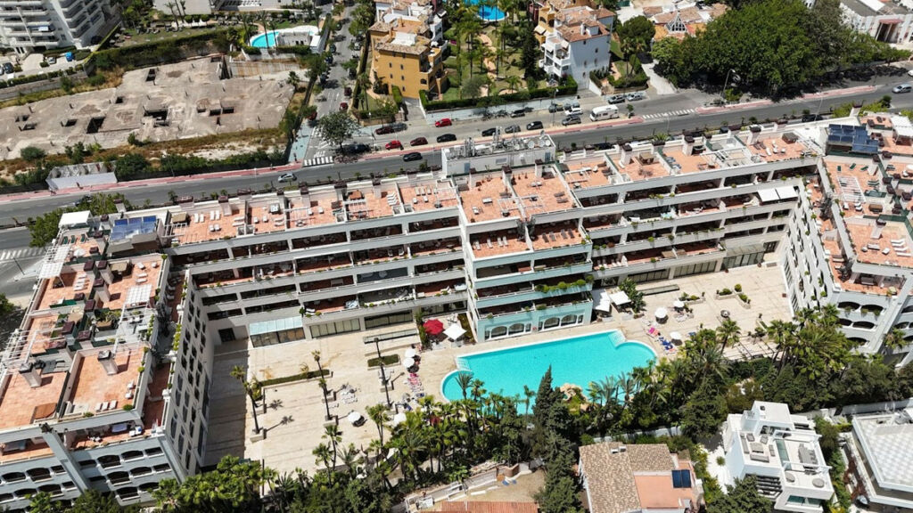 Middle Floor Apartment The Golden Mile Málaga - image 29
