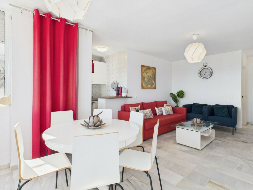 Middle Floor Apartment Estepona Málaga - image 4