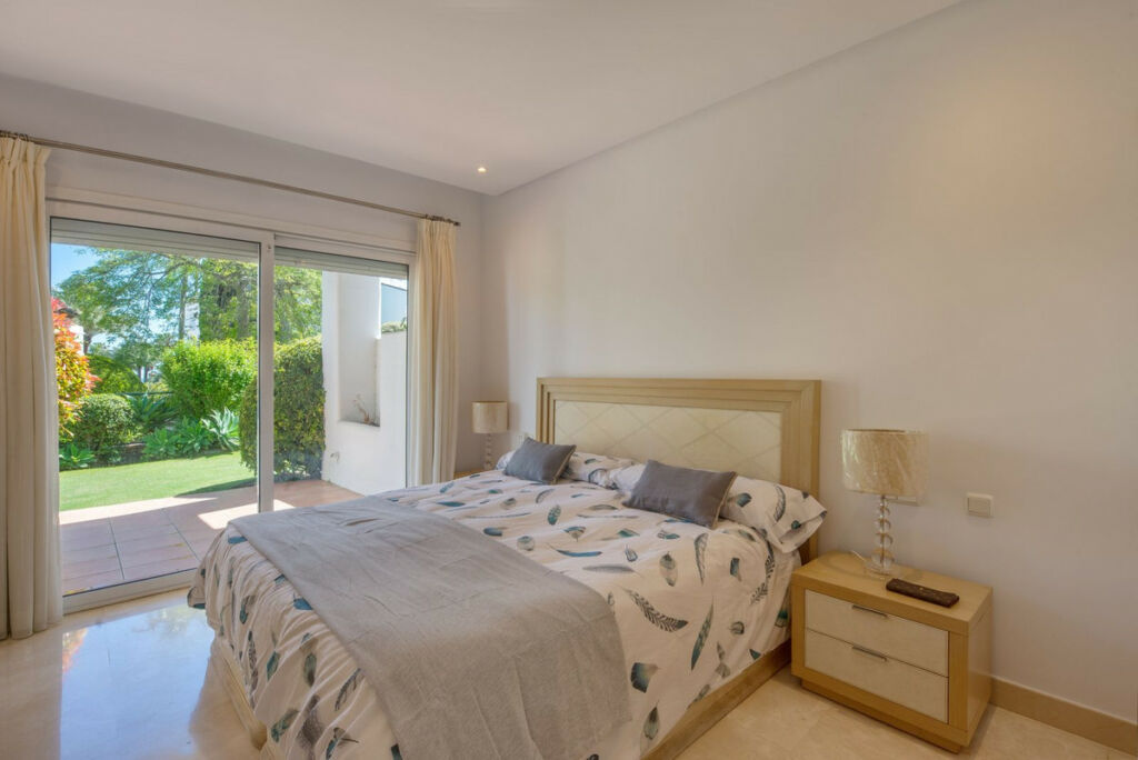 Ground Floor Apartment Estepona Málaga - image 4