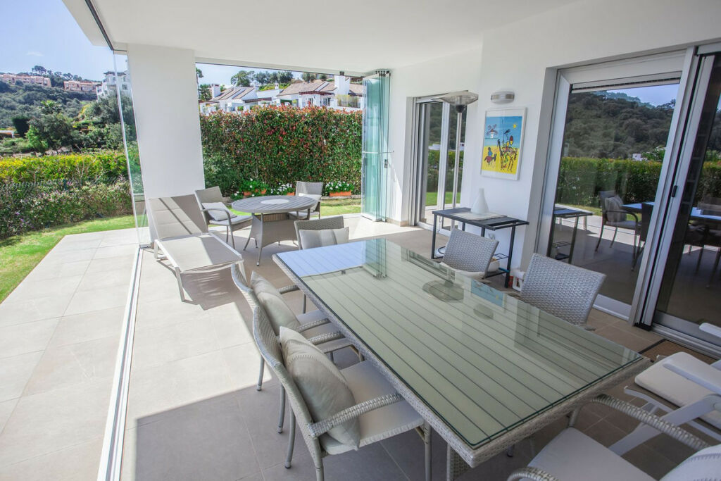 Ground Floor Apartment La Mairena Málaga - image 3