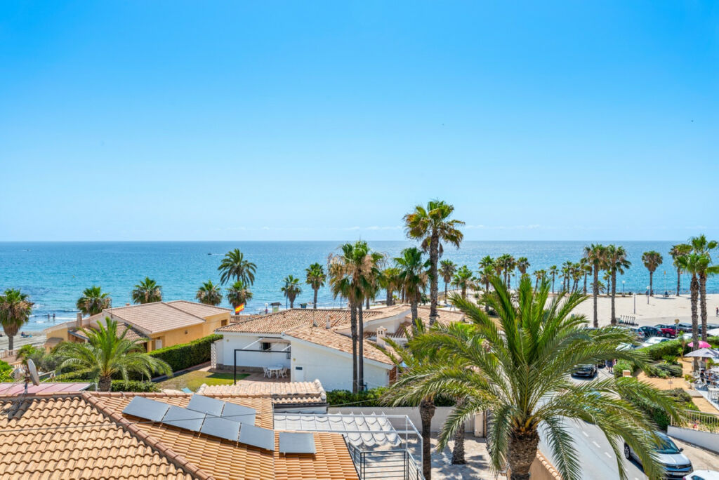 Detached Villa Playa Flamenca Alicante - image 4