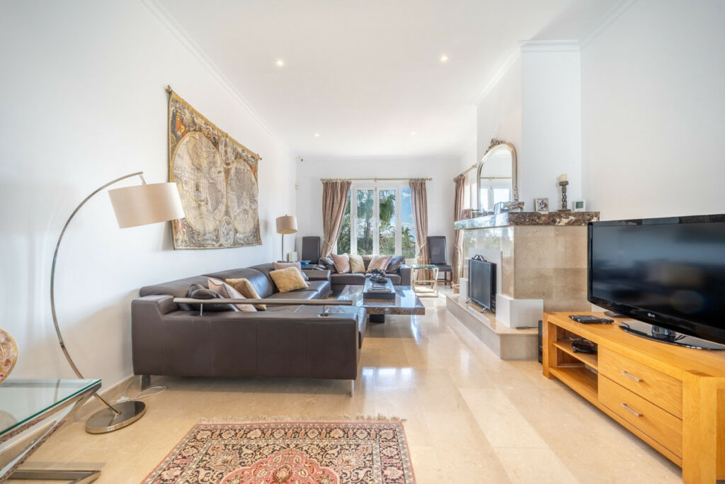 Detached Villa Istán Málaga - image 4