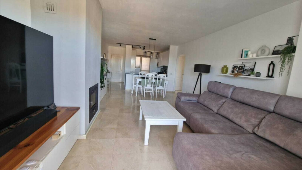 Middle Floor Apartment Bel Air Málaga - image 4