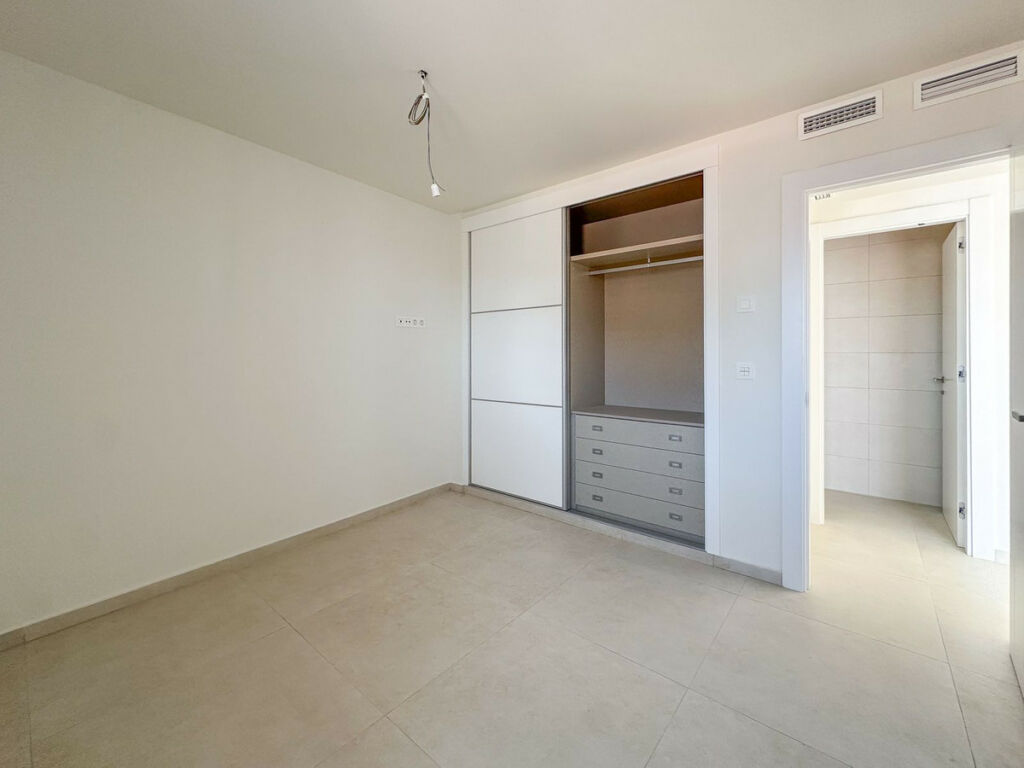 Middle Floor Apartment Fuengirola Málaga - image 4
