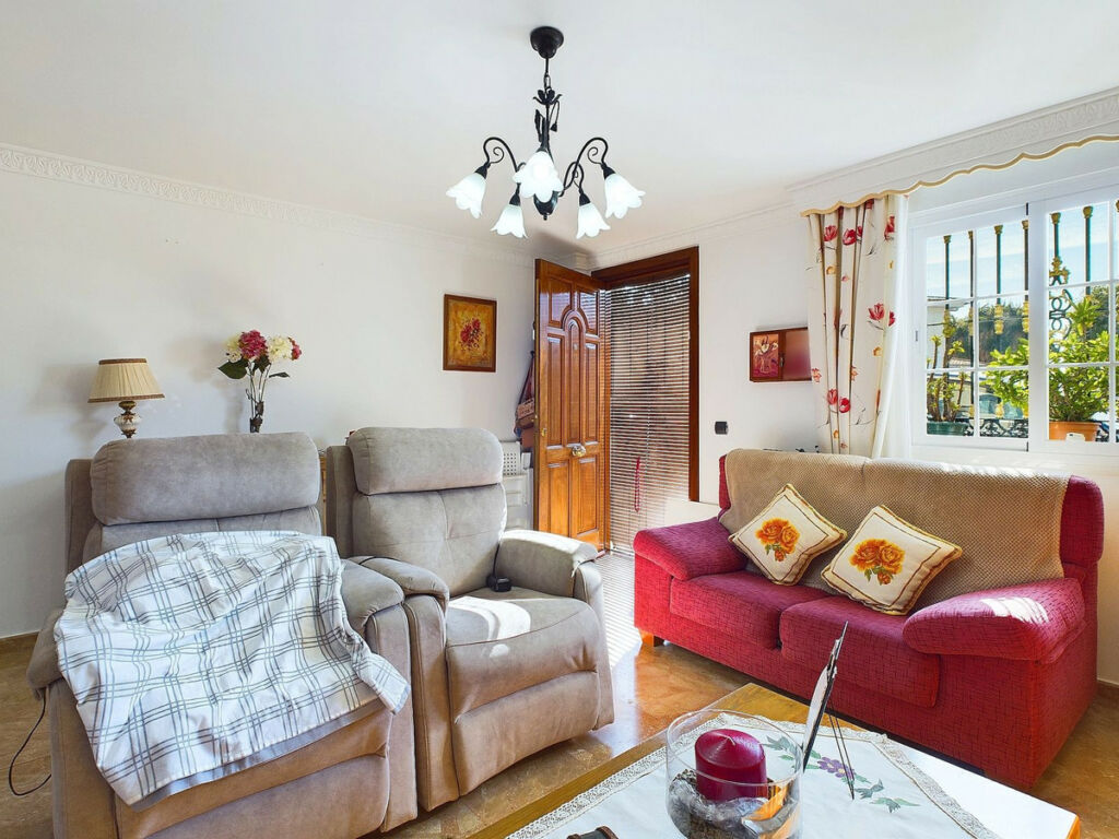Townhouse Estepona Málaga - image 4